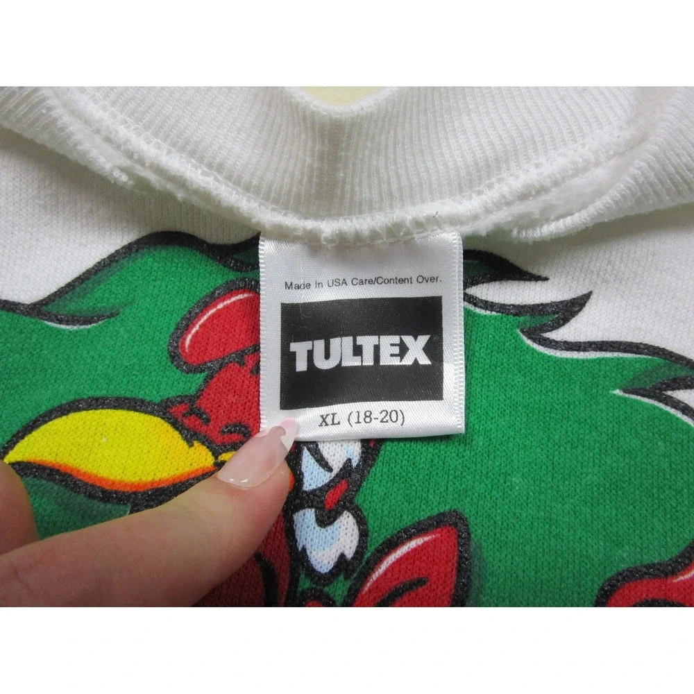 Vintage 90s Looney Tunes Sweatshirt Youth (XL) Christmas Wreath Bugs Taz 1994